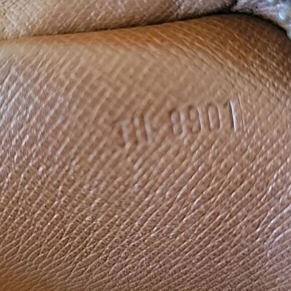 Louis Vuitton Pochette Marly PM - Picture 3 of 15